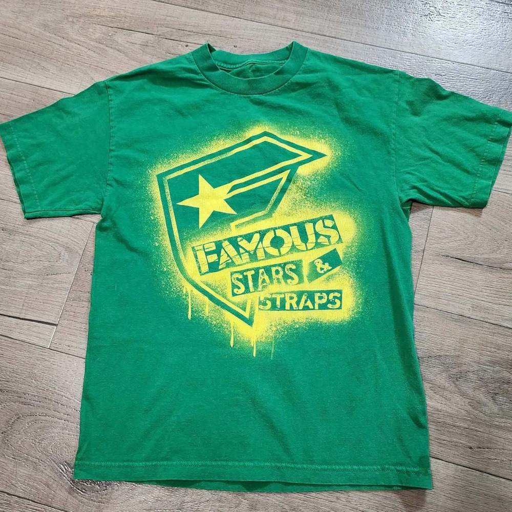 Y2K Famous Stars & Straps Mens Green Graphic T-Shirt Spray Paint Logo Medium